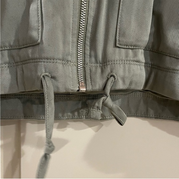Abercrombie & Fitch Cropped Utility Jacket - Picture 3 of 5
